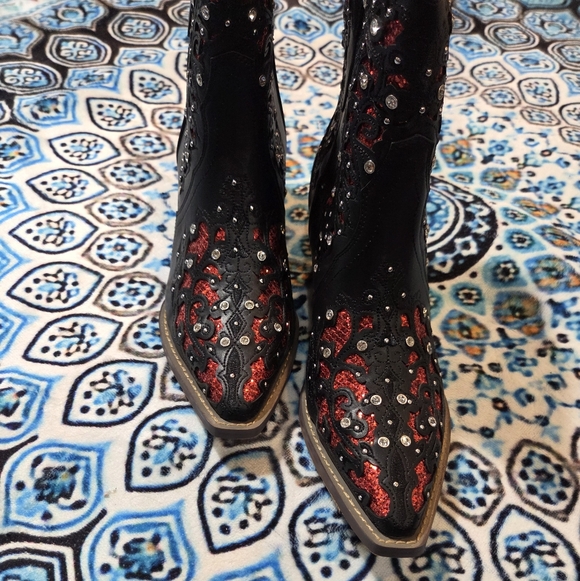 Black and Redd Cowgirl Ankle Boots - Picture 3 of 7